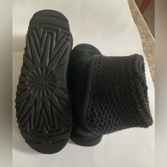 UGG Shaina Boot - Picture 13 of 16